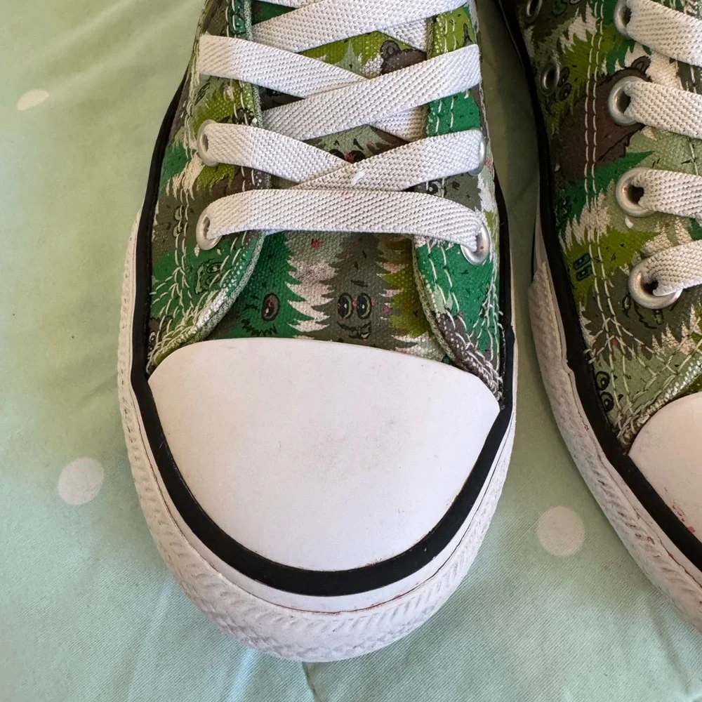 Converse Brown Bear and Trees Pattern Sneakers Kids size 3